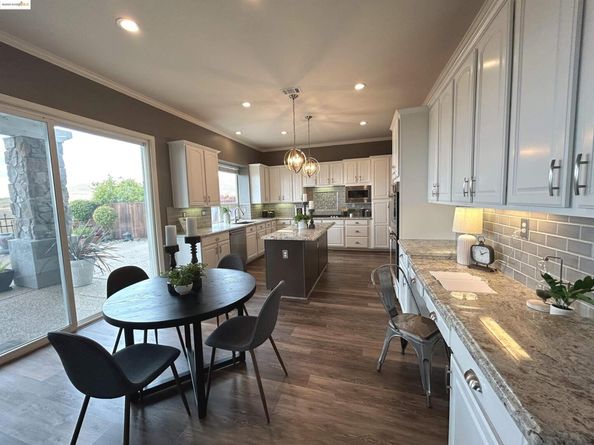 8040 Kelok Way, Clayton CA 94517