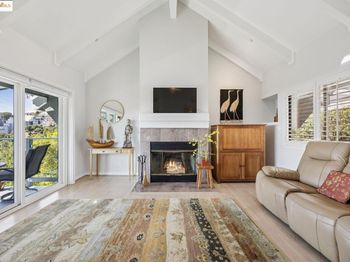 40 Spy Glass Hill