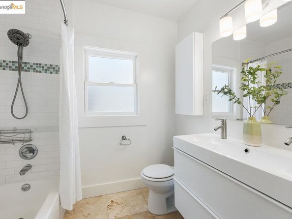 5344 Walnut St, Oakland CA 94619