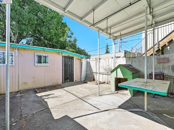 3229 Star Ave, Oakland CA 94619