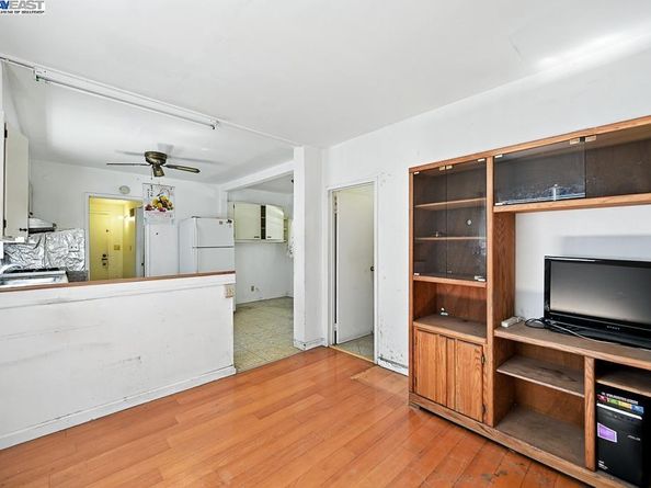 3229 Star Ave, Oakland CA 94619