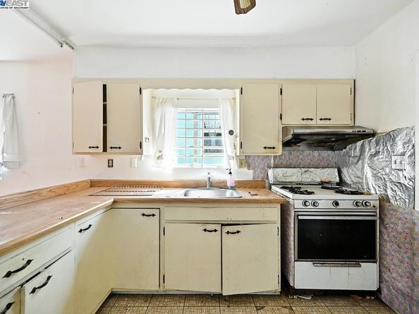 3229 Star Ave, Oakland CA 94619