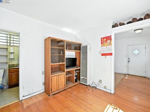 3229 Star Ave, Oakland CA 94619