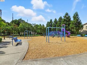250 Bridgewater Rd, Hayward CA 94544