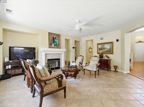 250 Bridgewater Rd, Hayward CA 94544