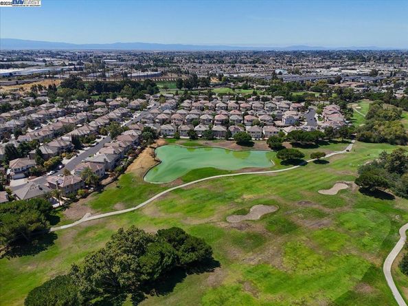 250 Bridgewater Rd, Hayward CA 94544