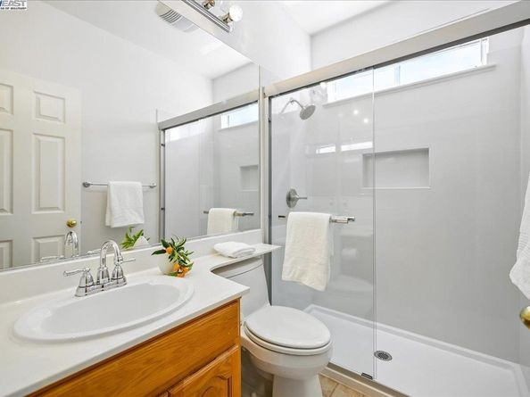 250 Bridgewater Rd, Hayward CA 94544