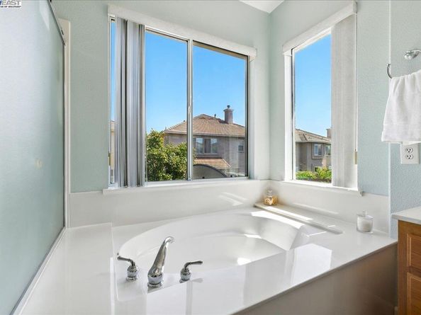 250 Bridgewater Rd, Hayward CA 94544