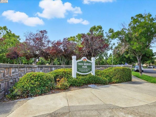 250 Bridgewater Rd, Hayward CA 94544