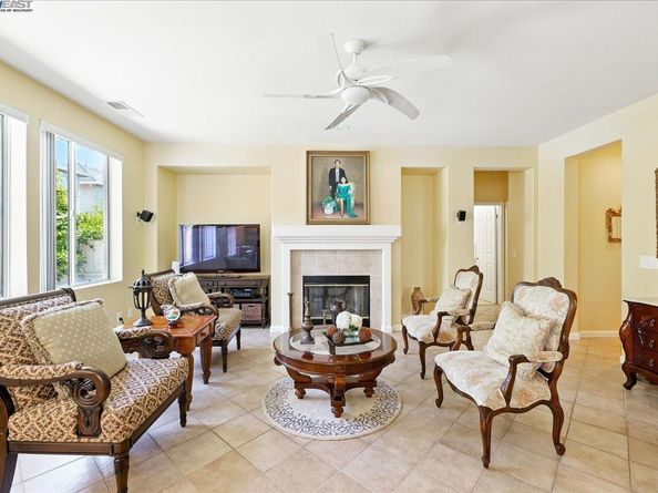 250 Bridgewater Rd, Hayward CA 94544