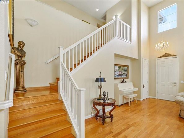 250 Bridgewater Rd, Hayward CA 94544