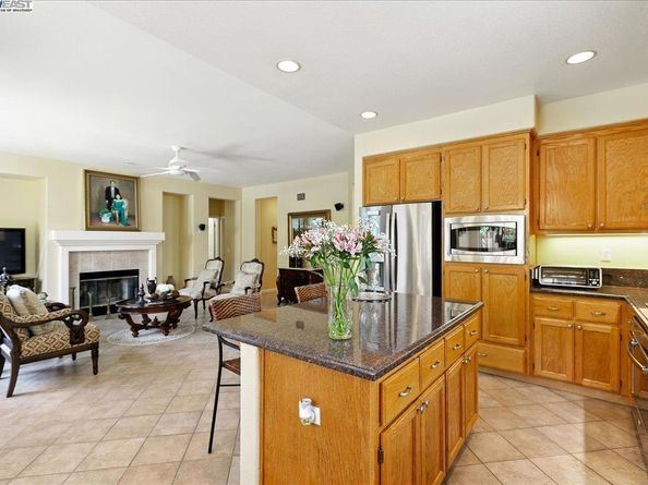 250 Bridgewater Rd, Hayward CA 94544