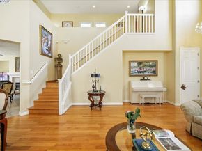 250 Bridgewater Rd, Hayward CA 94544