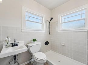 1549 5Th Ave, Oakland CA 94606