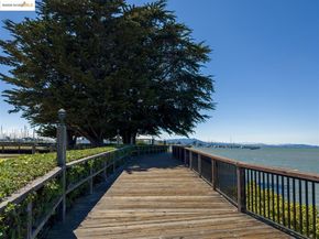 7 Commodore DR A355, Emeryville CA 94608