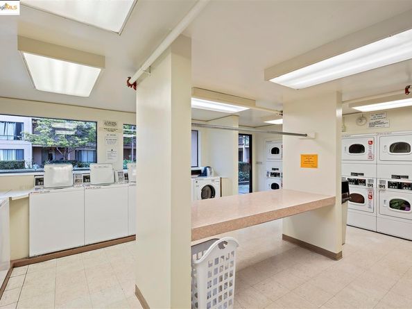 7 Commodore DR A355, Emeryville CA 94608