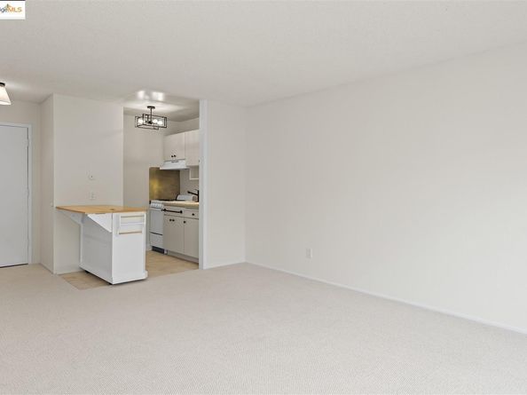 7 Commodore DR A355, Emeryville CA 94608