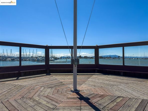 7 Commodore DR A355, Emeryville CA 94608