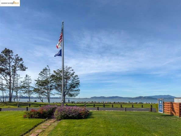 7 Commodore DR A355, Emeryville CA 94608