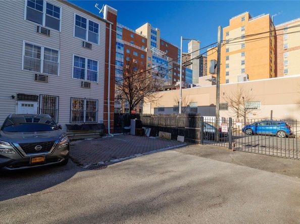 838 Courtlandt Avenue, Bronx NY 10451