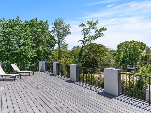 1001 Peconic Bay Blvd, Jamesport NY 11947