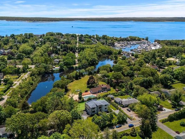 1001 Peconic Bay Blvd, Jamesport NY 11947