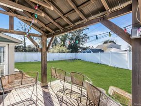 38 Fireplace Lane, Hicksville NY 11801