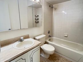 66-07 242nd Street 13E, Douglaston NY 11362