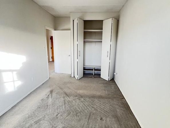 66-07 242nd Street 13E, Douglaston NY 11362