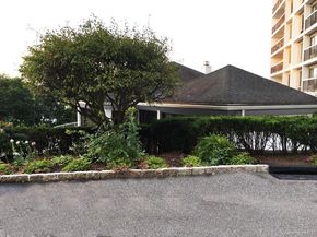 400 High Point Drive PH5, Hartsdale NY 10530