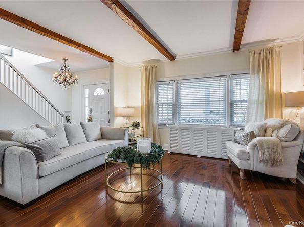 31 Jacobson Avenue, Huntington NY 11743