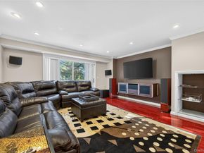 1 Peppermill Road, Roslyn NY 11576