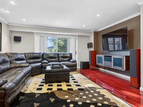 1 Peppermill Road, Roslyn NY 11576