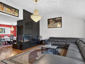 1 Peppermill Road, Roslyn NY 11576