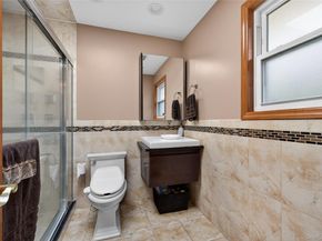 1 Peppermill Road, Roslyn NY 11576