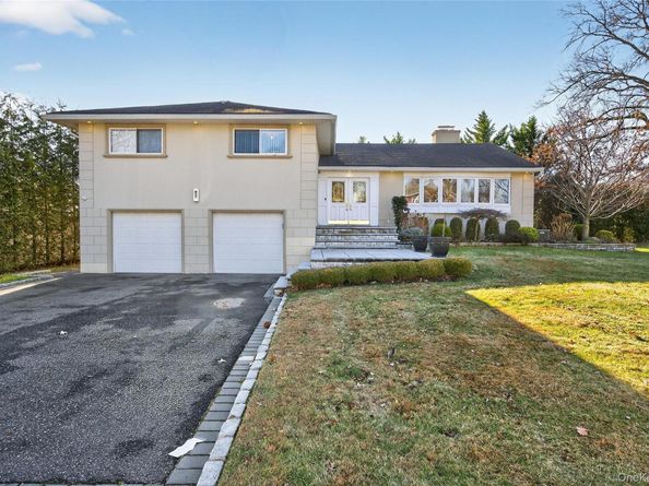 1 Peppermill Road, Roslyn NY 11576