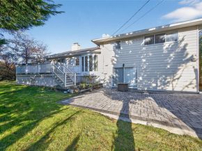 1 Peppermill Road, Roslyn NY 11576