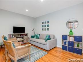 25 W Broadway 204, Long Beach NY 11561