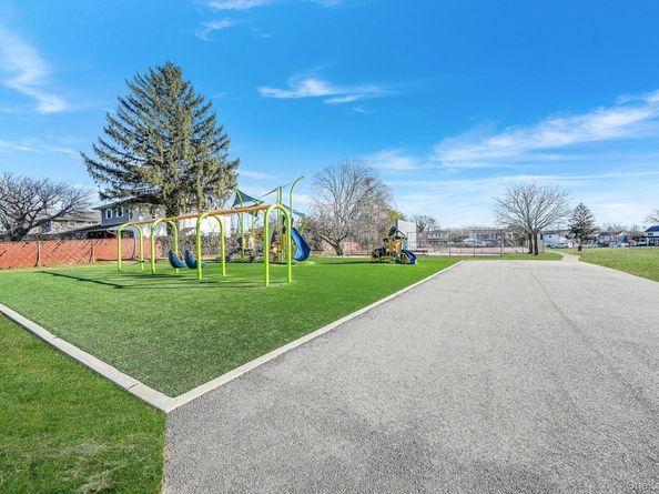 15 Penn Drive, Smithtown NY 11787