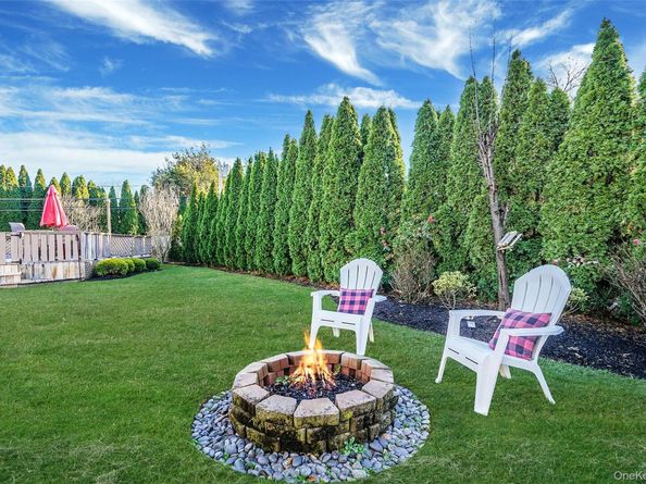 15 Penn Drive, Smithtown NY 11787