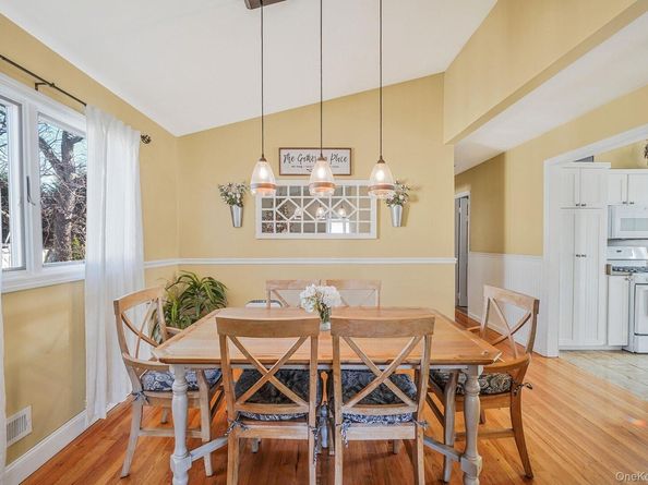 15 Penn Drive, Smithtown NY 11787