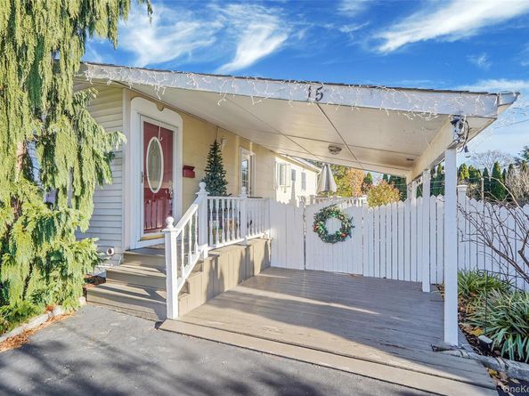 15 Penn Drive, Smithtown NY 11787