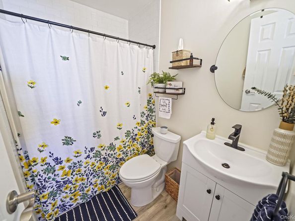 15 Penn Drive, Smithtown NY 11787