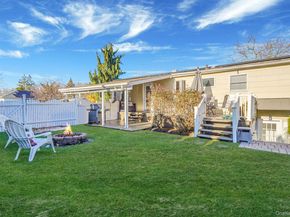 15 Penn Drive, Smithtown NY 11787