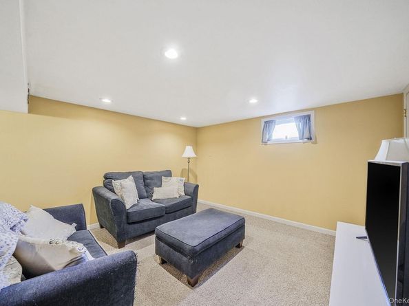 15 Penn Drive, Smithtown NY 11787