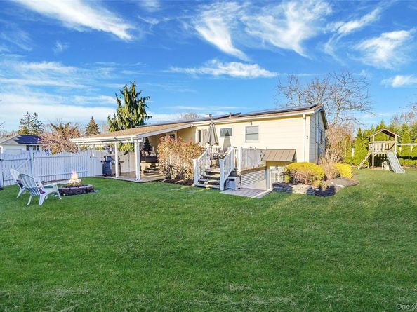 15 Penn Drive, Smithtown NY 11787