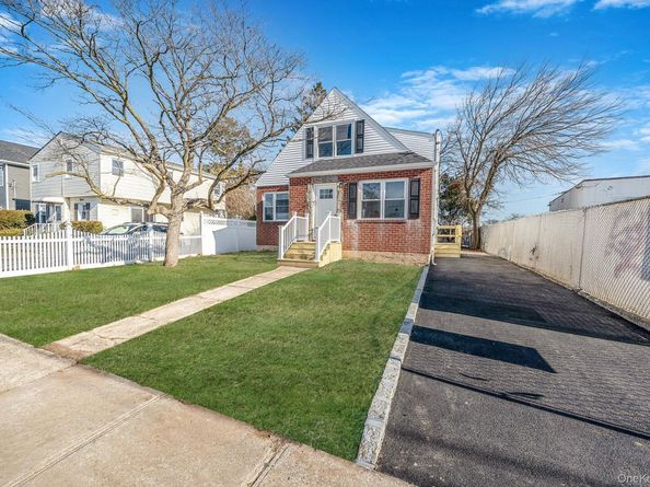 8 Rockaway Avenue, Westbury NY 11590