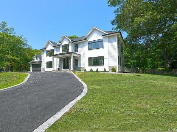 11 Edcris Lane, Huntington NY 11743