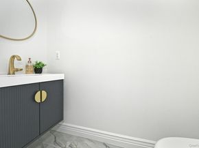 11 Edcris Lane, Huntington NY 11743