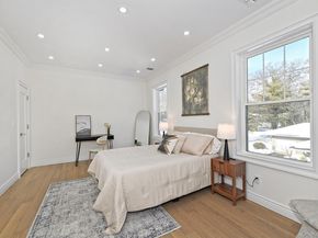 11 Edcris Lane, Huntington NY 11743